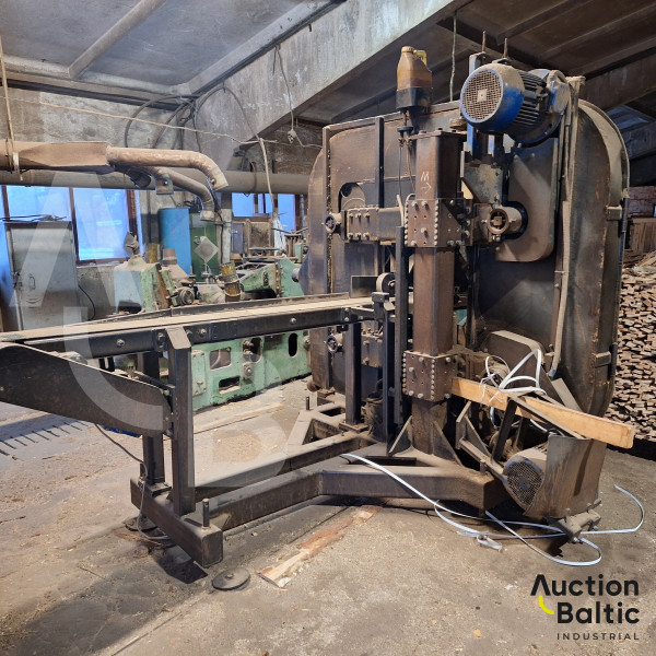 Board cutting machine (Dvipjūklės lentelių pjovimo staklės-Beikeris)