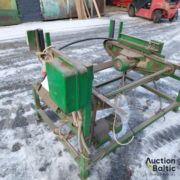 Wood ends trimming machine (Medienos galų apipjovimo staklės)