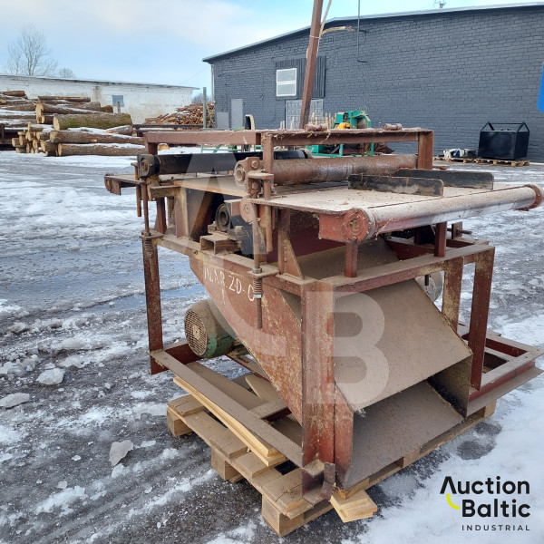Board width narrowing unit (Lentos pločio siaurinimo staklės)