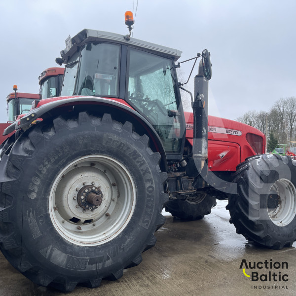 Massey Ferguson 8270