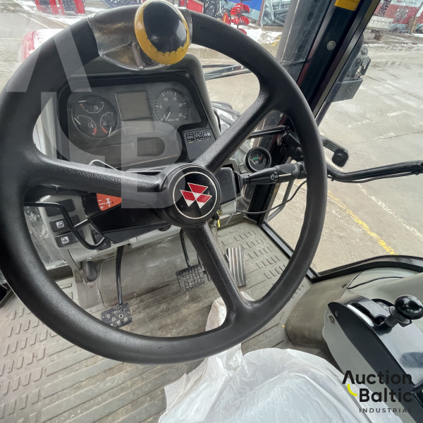 Massey Ferguson 8270