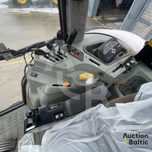 Massey Ferguson 8270