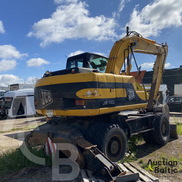 JCB JS 130 W