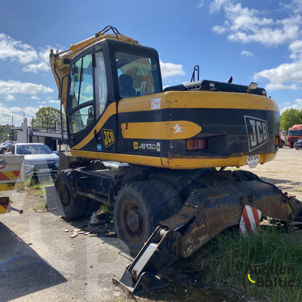 JCB JS 130 W