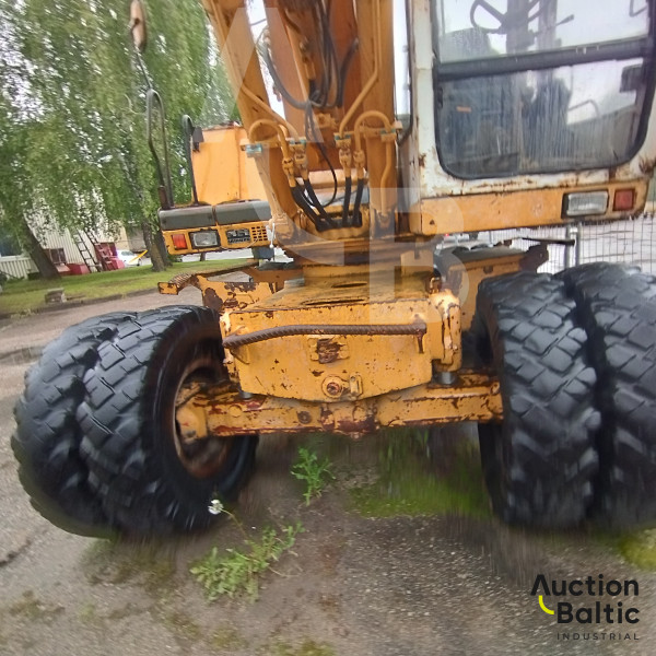 Liebherr A 902 Litronic