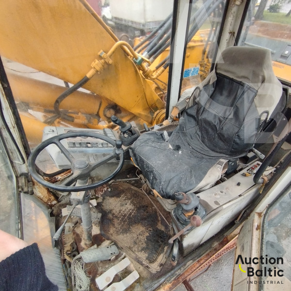 Liebherr A 902 Litronic