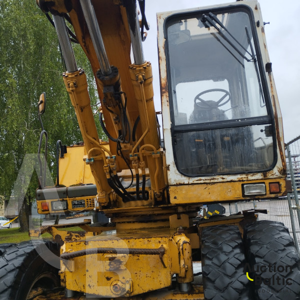 Liebherr A 902 Litronic