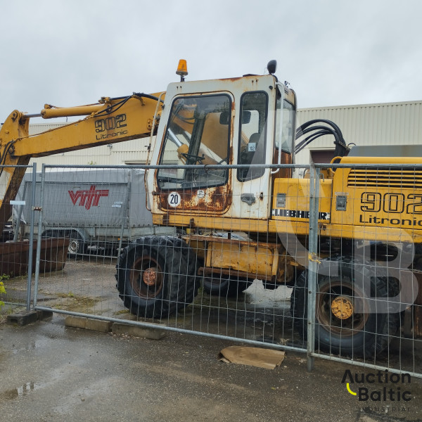 Liebherr A 902 Litronic