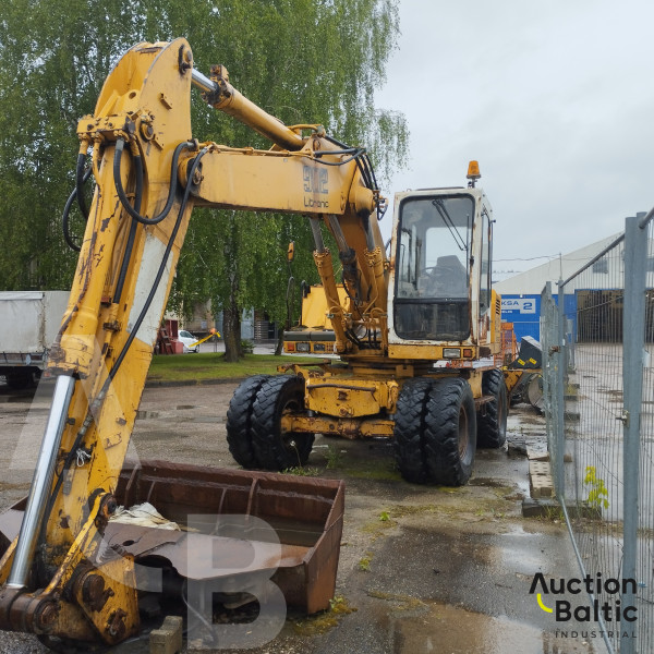 Liebherr A 902 Litronic