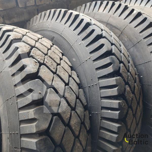 Tires with rims for MAZ (MAZ padangos su ratlankiais)