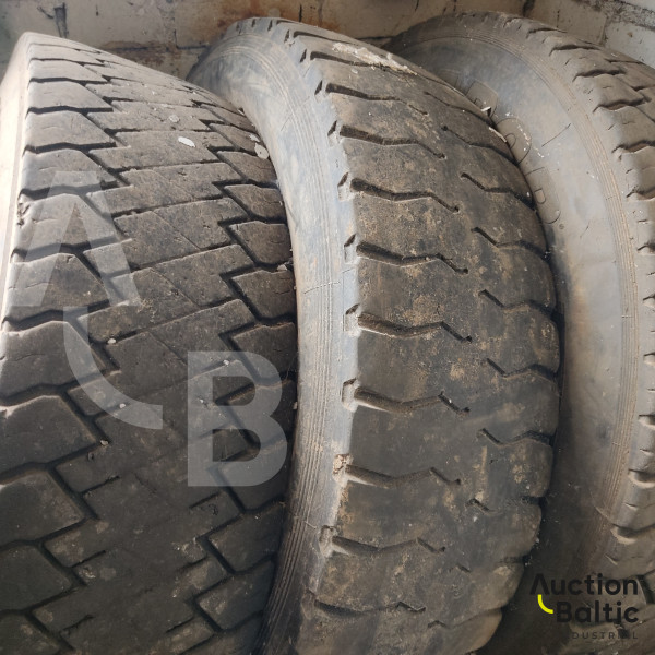 Tires with rims for MAZ (MAZ padangos su ratlankiais)