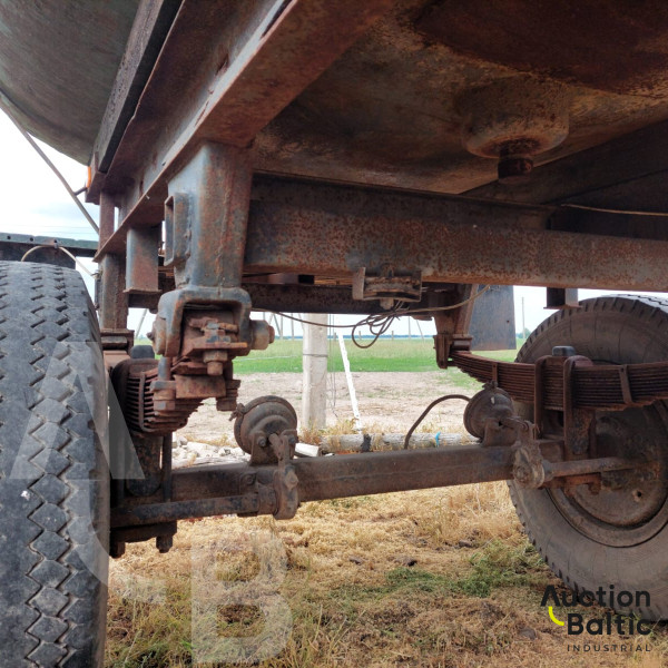 Water tank with chassis (vandens talpa su važiuokle)