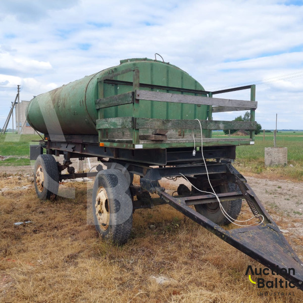Water tank with chassis (vandens talpa su važiuokle)