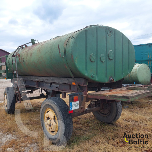 Water tank with chassis (vandens talpa su važiuokle)