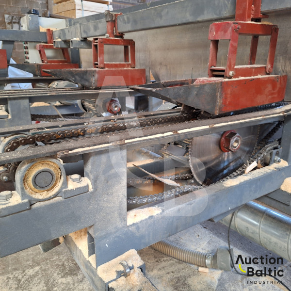Plank transverse machine (Lentų skersavimo staklės)