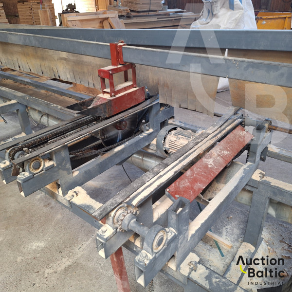 Plank transverse machine (Lentų skersavimo staklės)