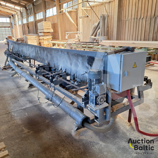 Plank transverse machine (Lentų skersavimo staklės)