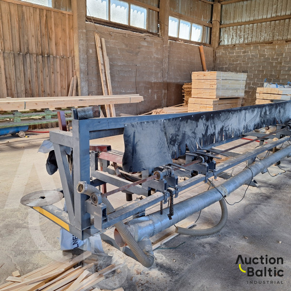 Plank transverse machine (Lentų skersavimo staklės)