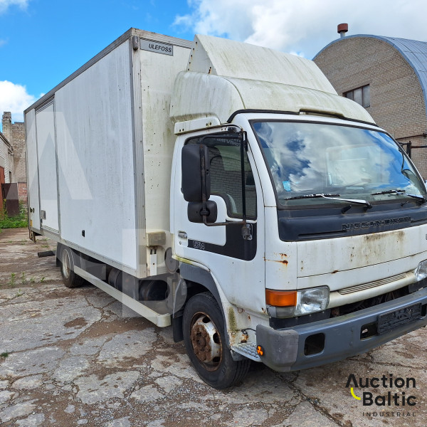 Nissan U714