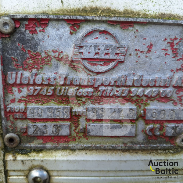 Nissan U714
