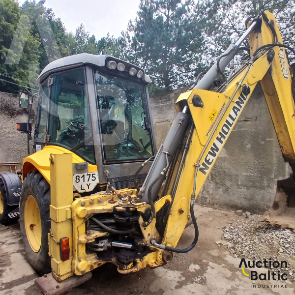 New Holland LB 110 B