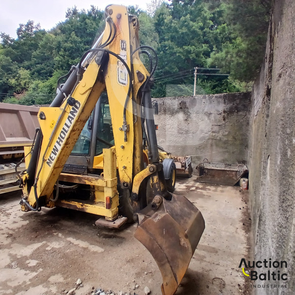 New Holland LB 110 B