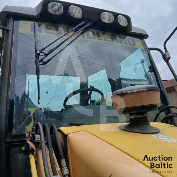 New Holland LB 110 B