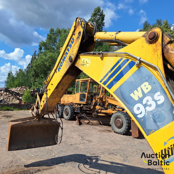 Komatsu WB93S-5