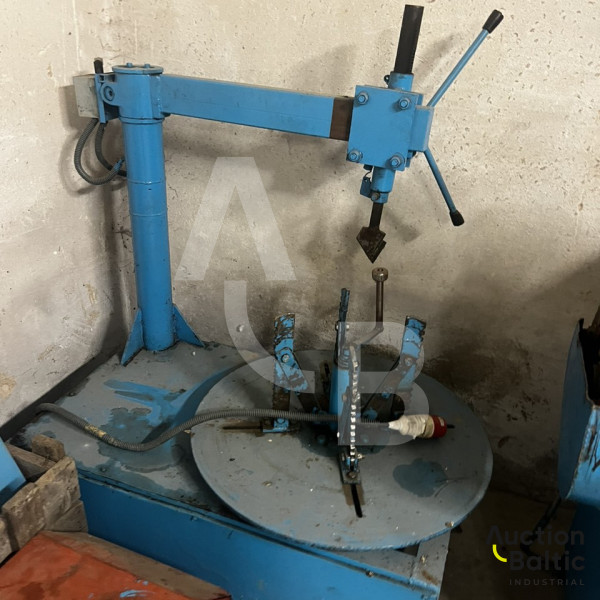 Tyre cutting machine(Padangų pjaustymo staklės).