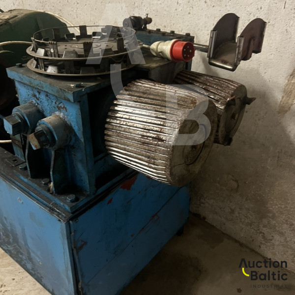 Tyre cutting machine(Padangų pjaustymo staklės).