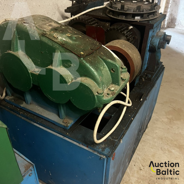Tyre cutting machine(Padangų pjaustymo staklės).