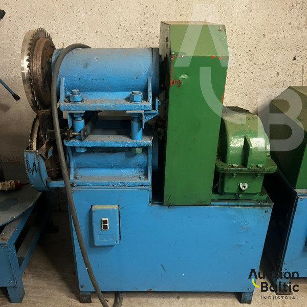 Tyre cutting machine(Padangų pjaustymo staklės).