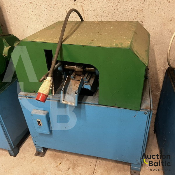 Tyre cutting machine(Padangų pjaustymo staklės).