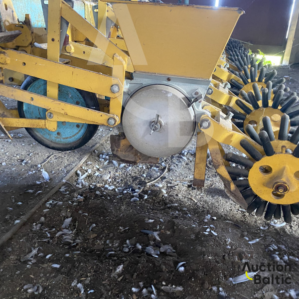 Sugar beet seeder (Cukrinių runkelių sėjamoji)