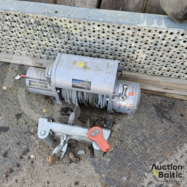 Mercedes-Benz 1831 L + Palfinger PK 9001 B + electric winch