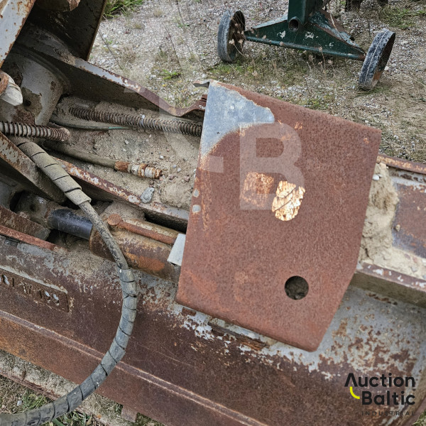 Tilting bucket (Vartomas kaušas)