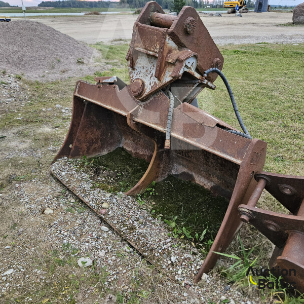 Tilting bucket (Vartomas kaušas)