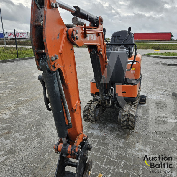 Hitachi  ZX10U-6 YSR