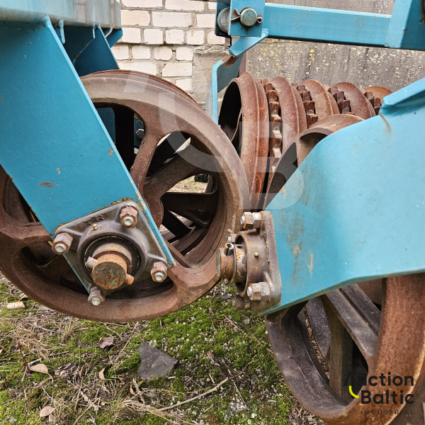 Soil compaction rollers