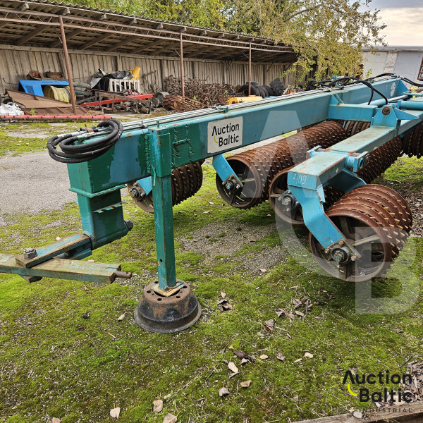 Soil compaction rollers