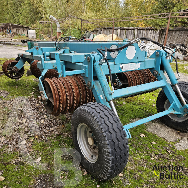 Soil compaction rollers