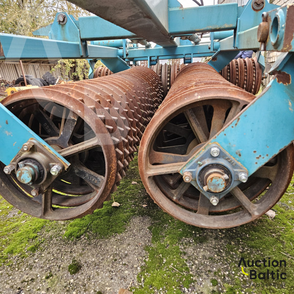 Soil compaction rollers