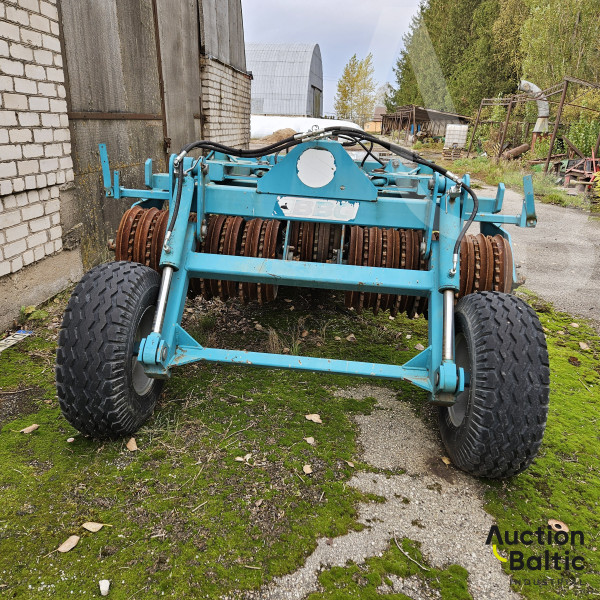 Soil compaction rollers