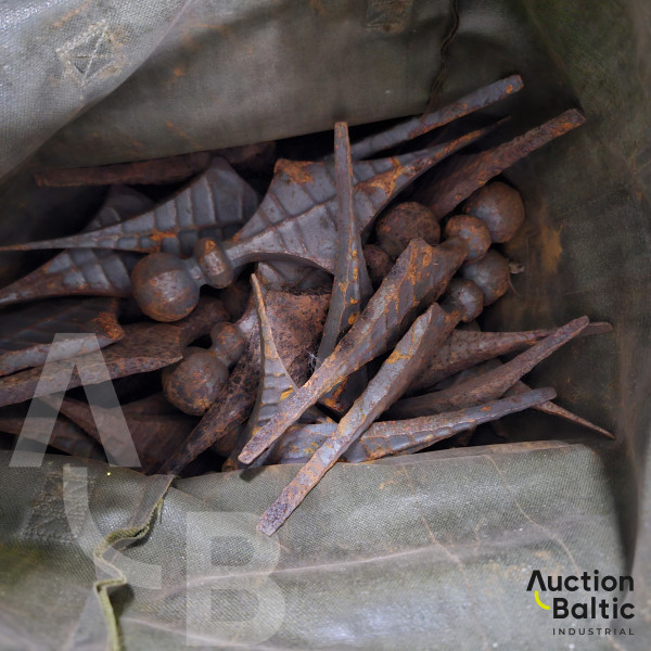Forged metal pieces (Kaltinių metalo elementų likučiai)