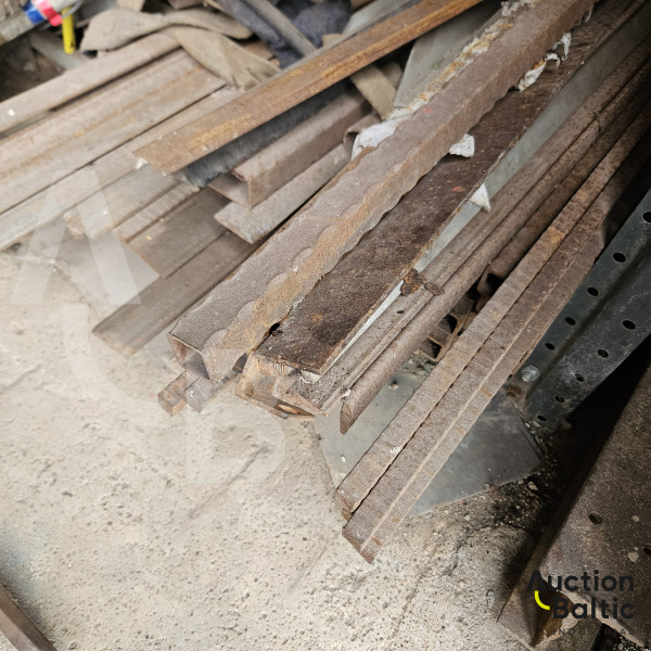 Forged metal pieces (Kaltinių metalo elementų likučiai)