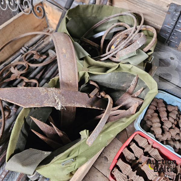 Forged metal pieces (Kaltinių metalo elementų likučiai)