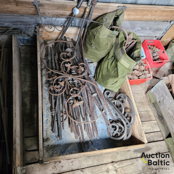 Forged metal pieces (Kaltinių metalo elementų likučiai)