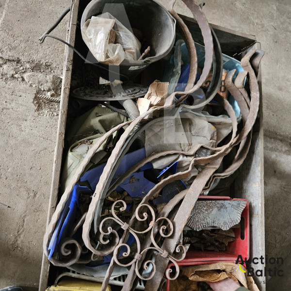 Forged metal pieces (Kaltinių metalo elementų likučiai)