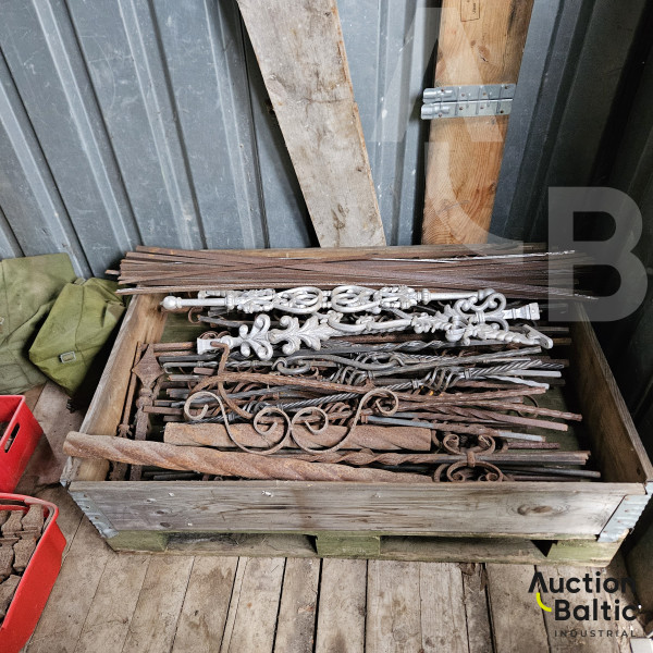 Forged metal pieces (Kaltinių metalo elementų likučiai)