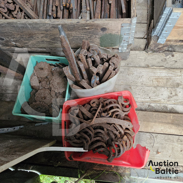 Forged metal pieces (Kaltinių metalo elementų likučiai)